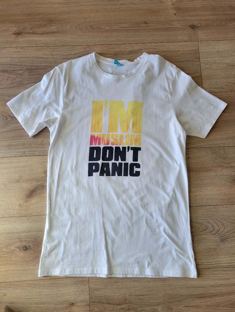 Spreadshirt Men’s M “I’m Muslim Don’t Panic” Graphic T-Shirt White Statement Tee